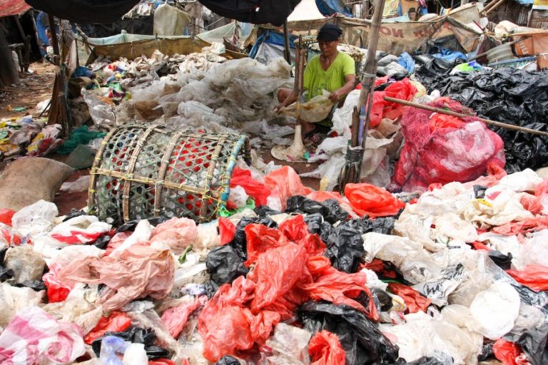 bahaya sampah plastik bagi lingkungan