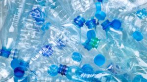 memanfaatkan botol aqua bekas