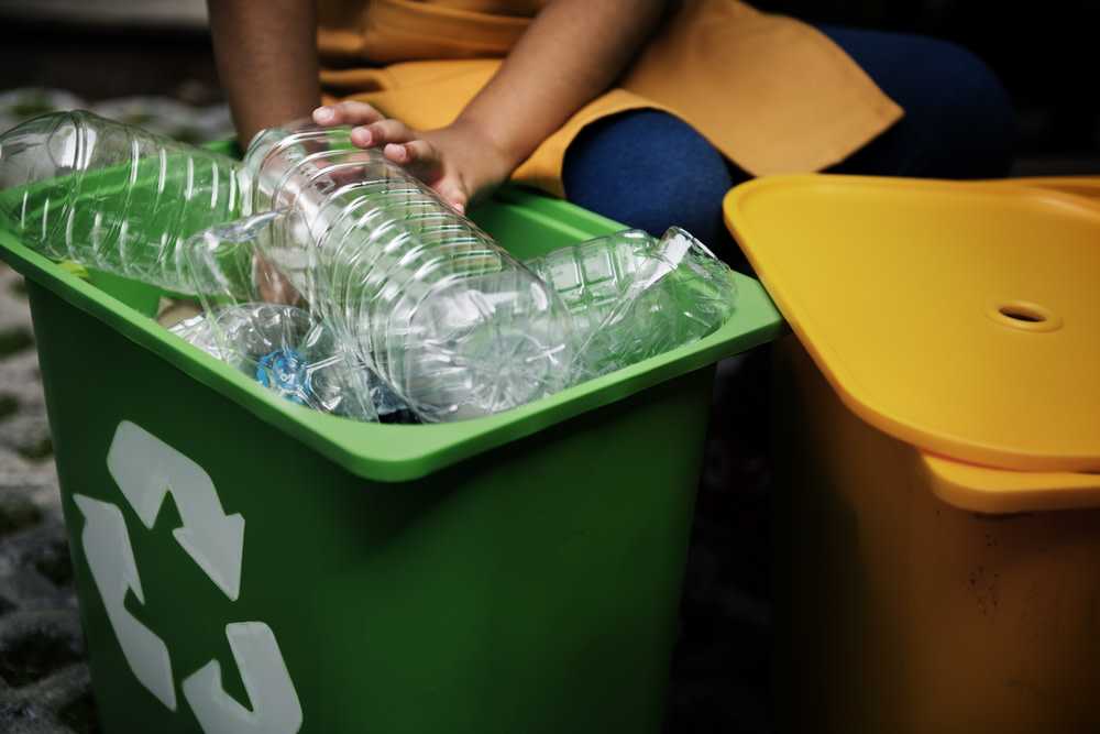 "Bisnis Pecah Belah Plastik