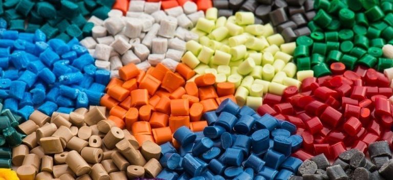Bisnis Biji Plastik Bekas