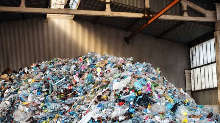 Sampah Plastik Jadi Uang, Bisa loh!