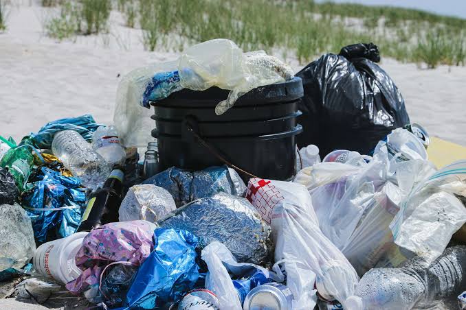 Cara Memanfaatkan Limbah Plastik