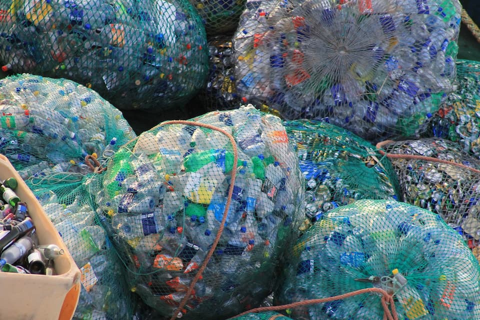 pengolahan limbah botol plastik