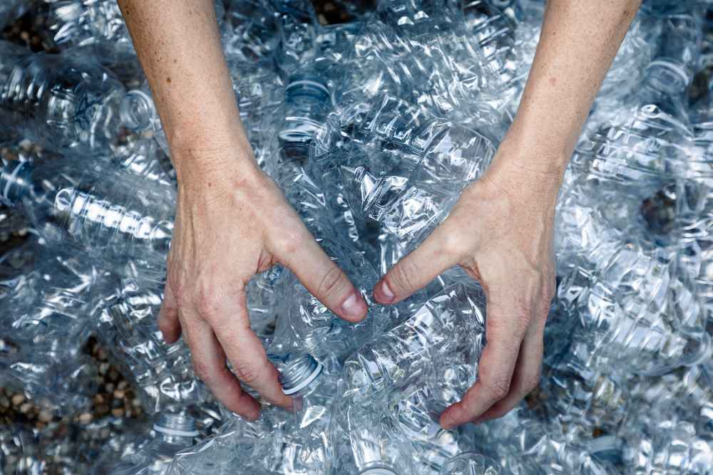 mengolah botol plastik