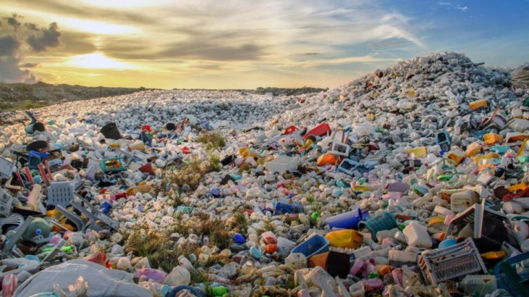 manfaat mencacah limbah plastik